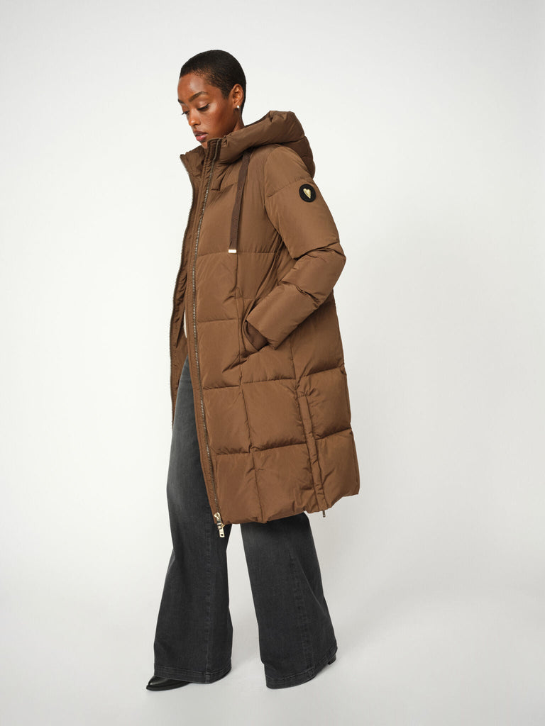 Modelshot / Slate Black / Detail