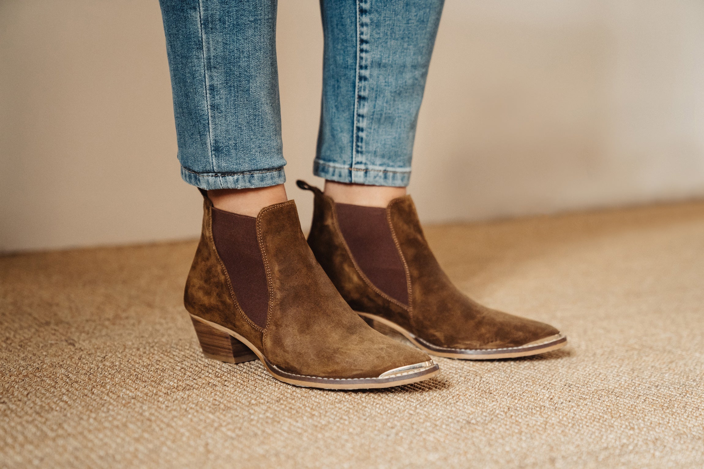 DIY: Customize the hem of your jeans with a twist