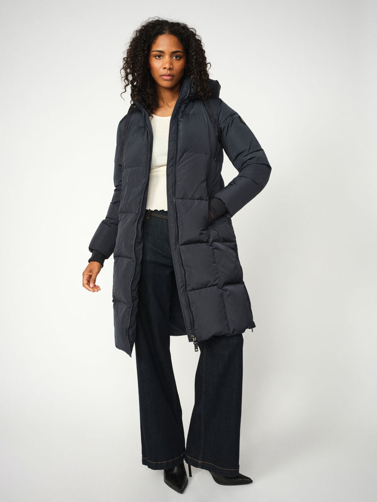 Modelshot / Navy / Detail