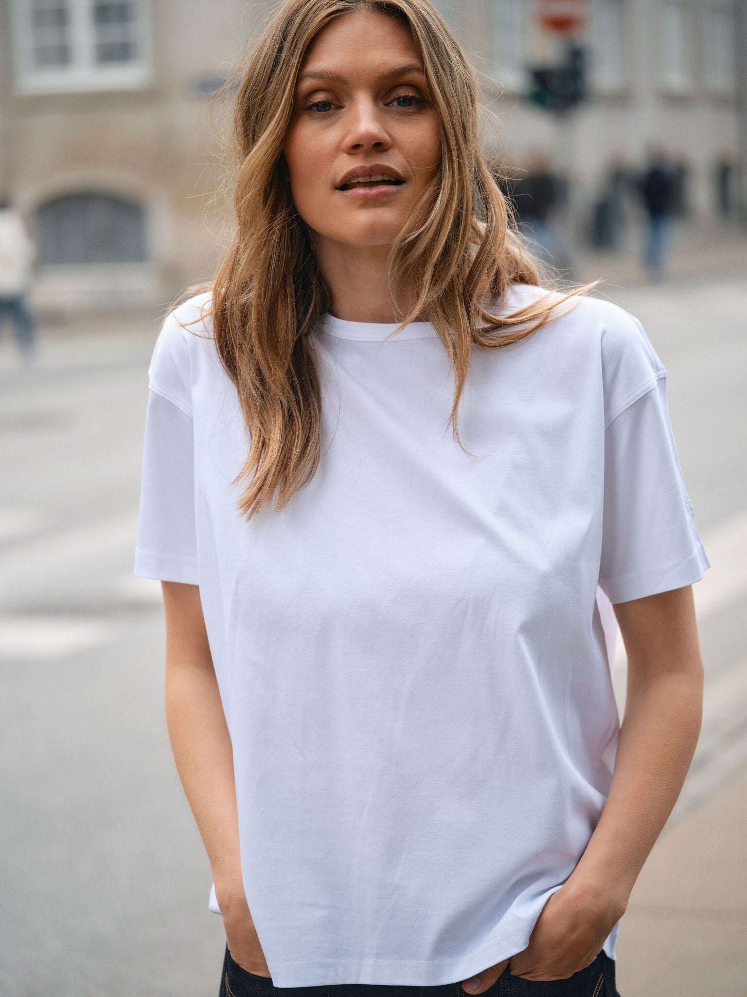 Modelshot / White / Detail