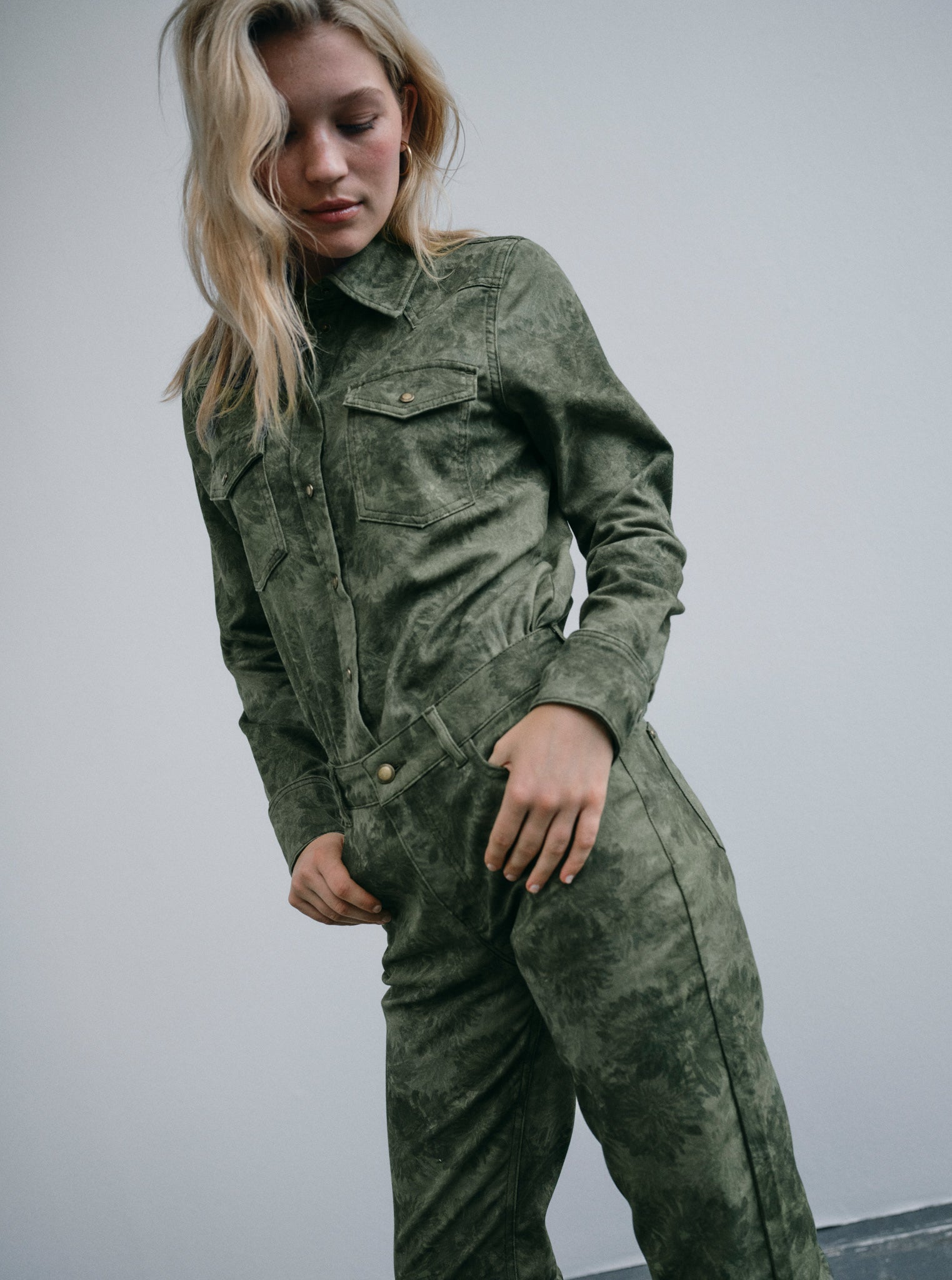 Modelshot / Olive Night / Detail