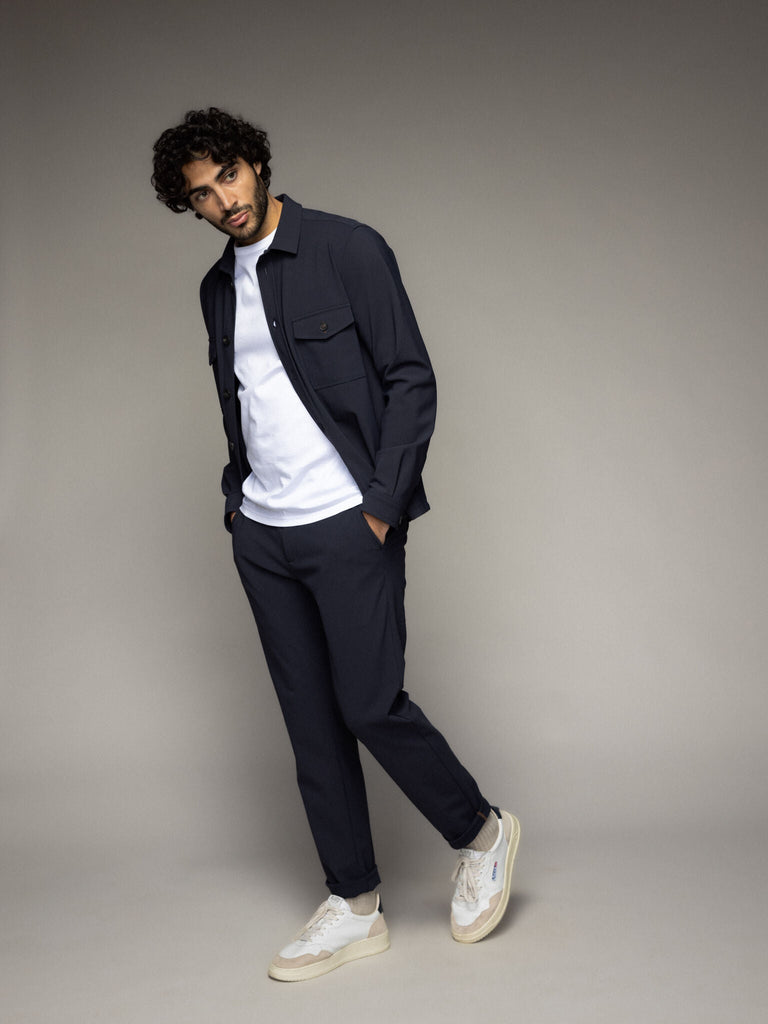 Modelshot / Navy / Detail