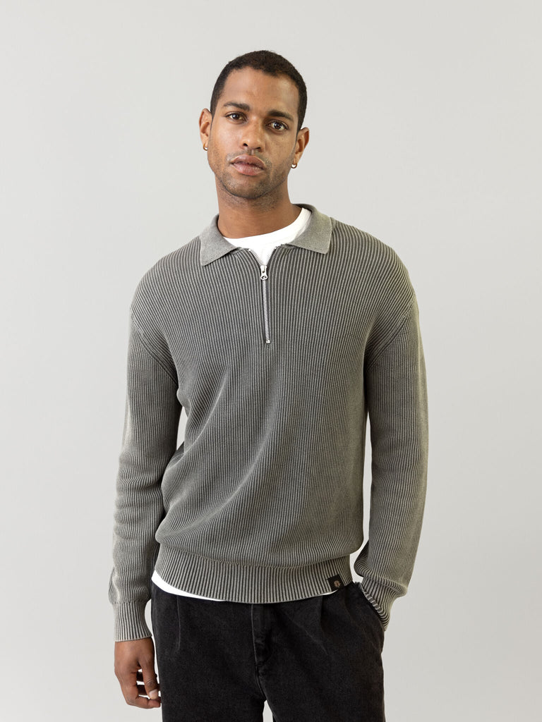 Modelshot / Light Grey / Detail