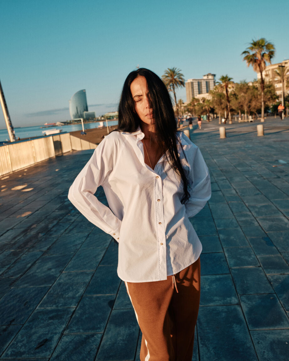 Modelshot / White / Detail