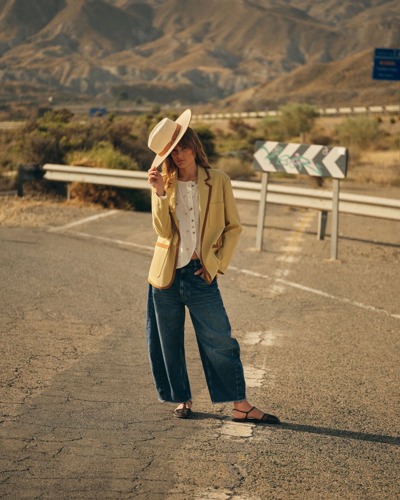 Modelshot / Medium Washed Blue / Detail