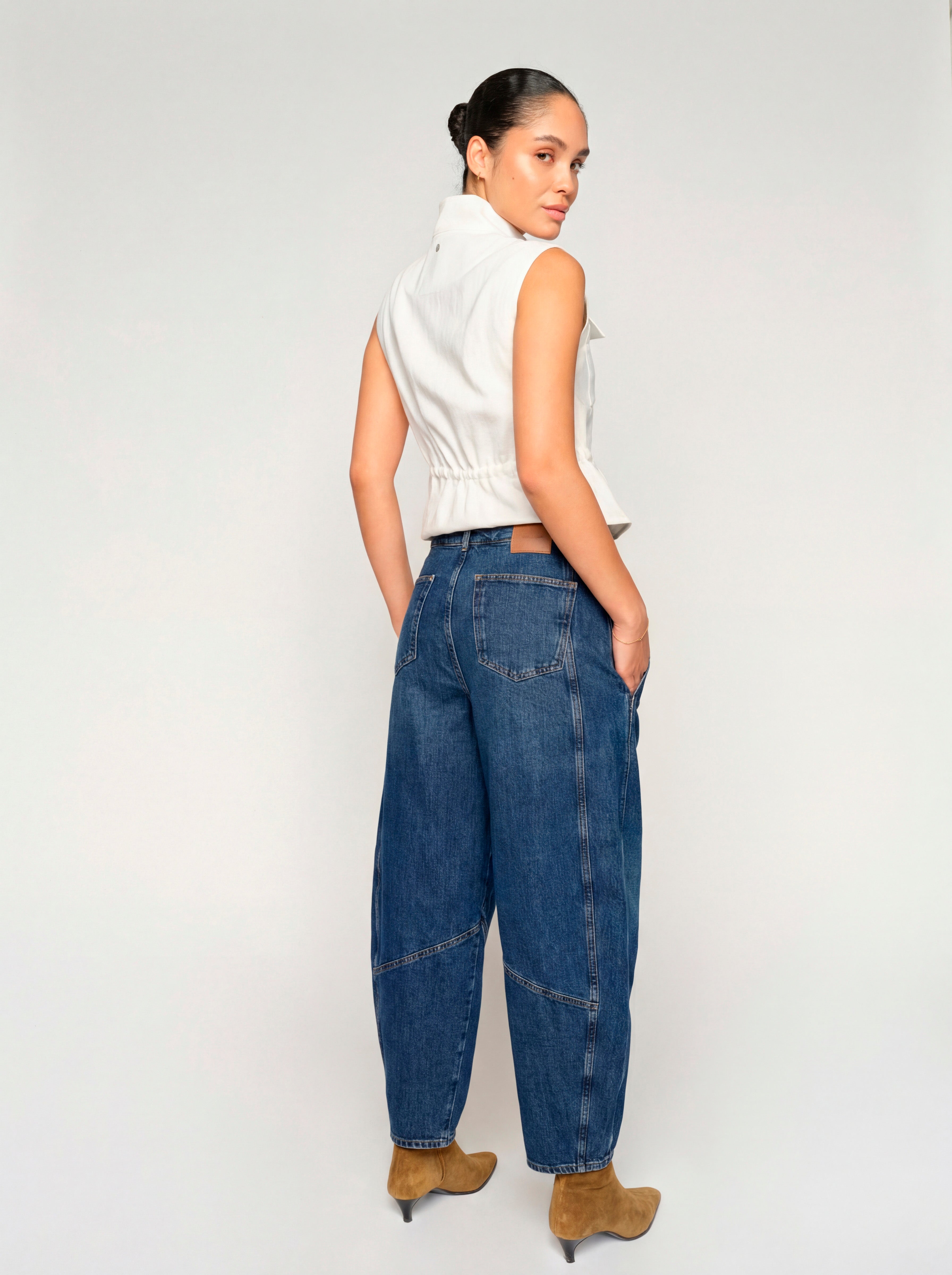 Modelshot / Dark Blue / Detail